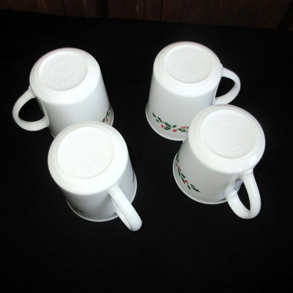 Set of 4 Vintage Corelle Corningware Holly Days Christmas Coffee Cups Mugs - Picture 5 of 8